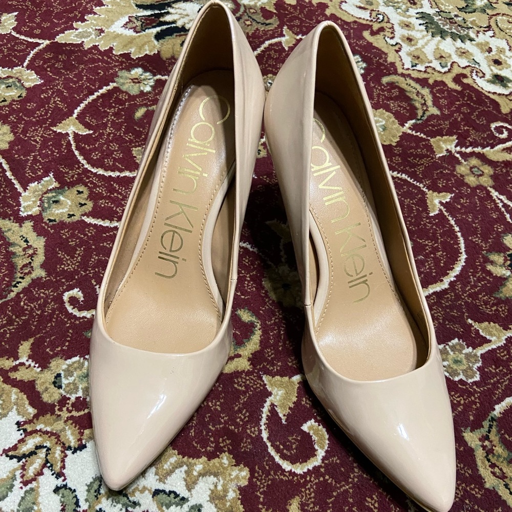 Calvin Klein parent leather nude pumps